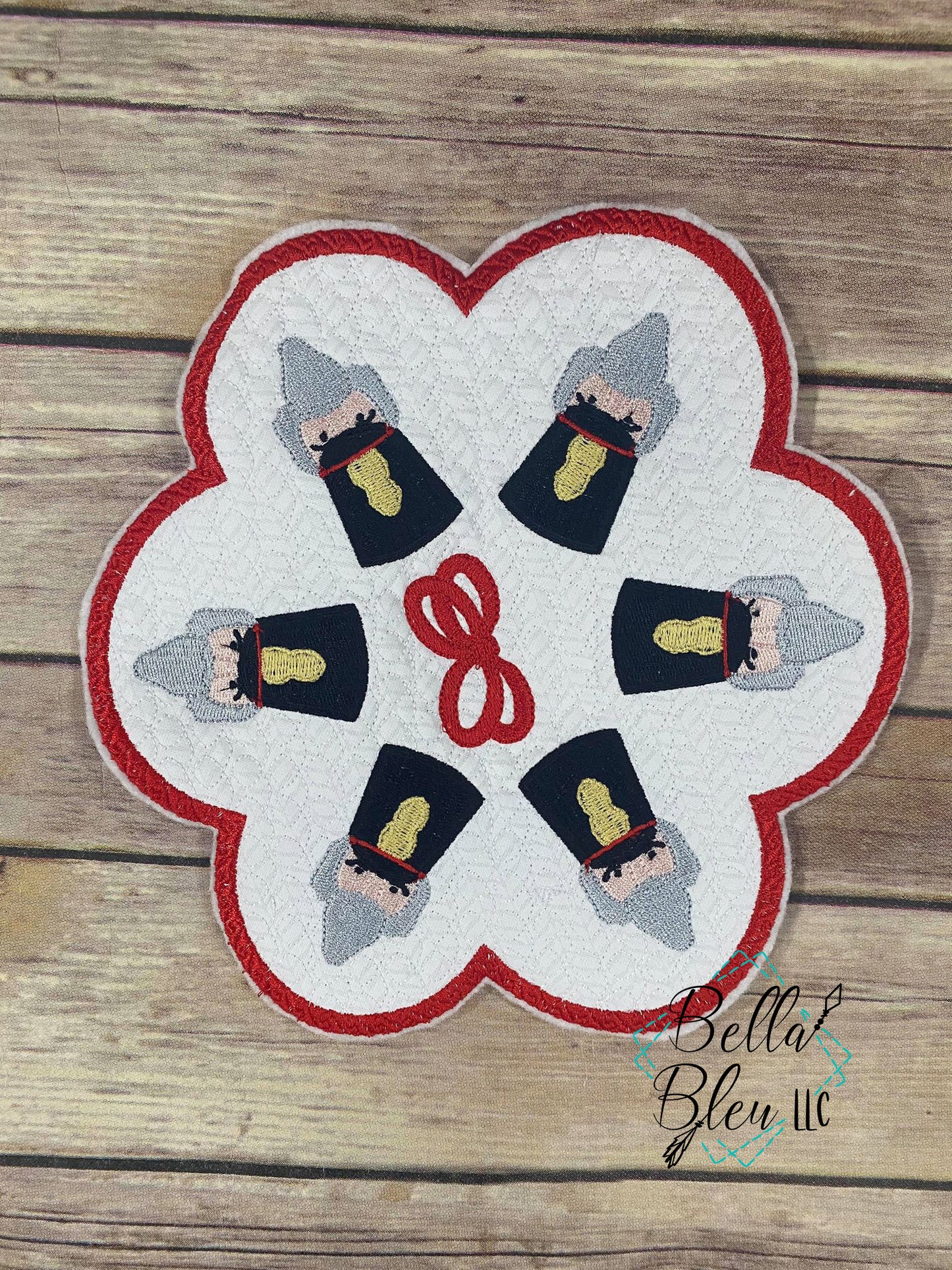 Nutcracker Candle Mat quilt stipple ITH