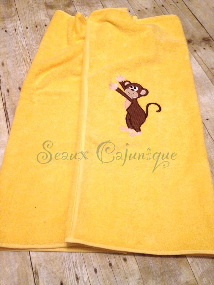 KRD Applique Monkey reaching for bananas