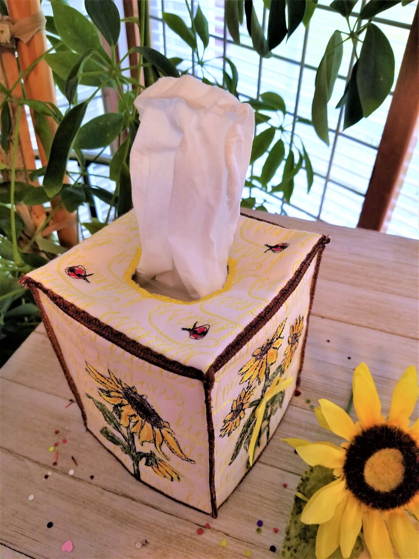 ITH Sunflower Tissue Box Cover