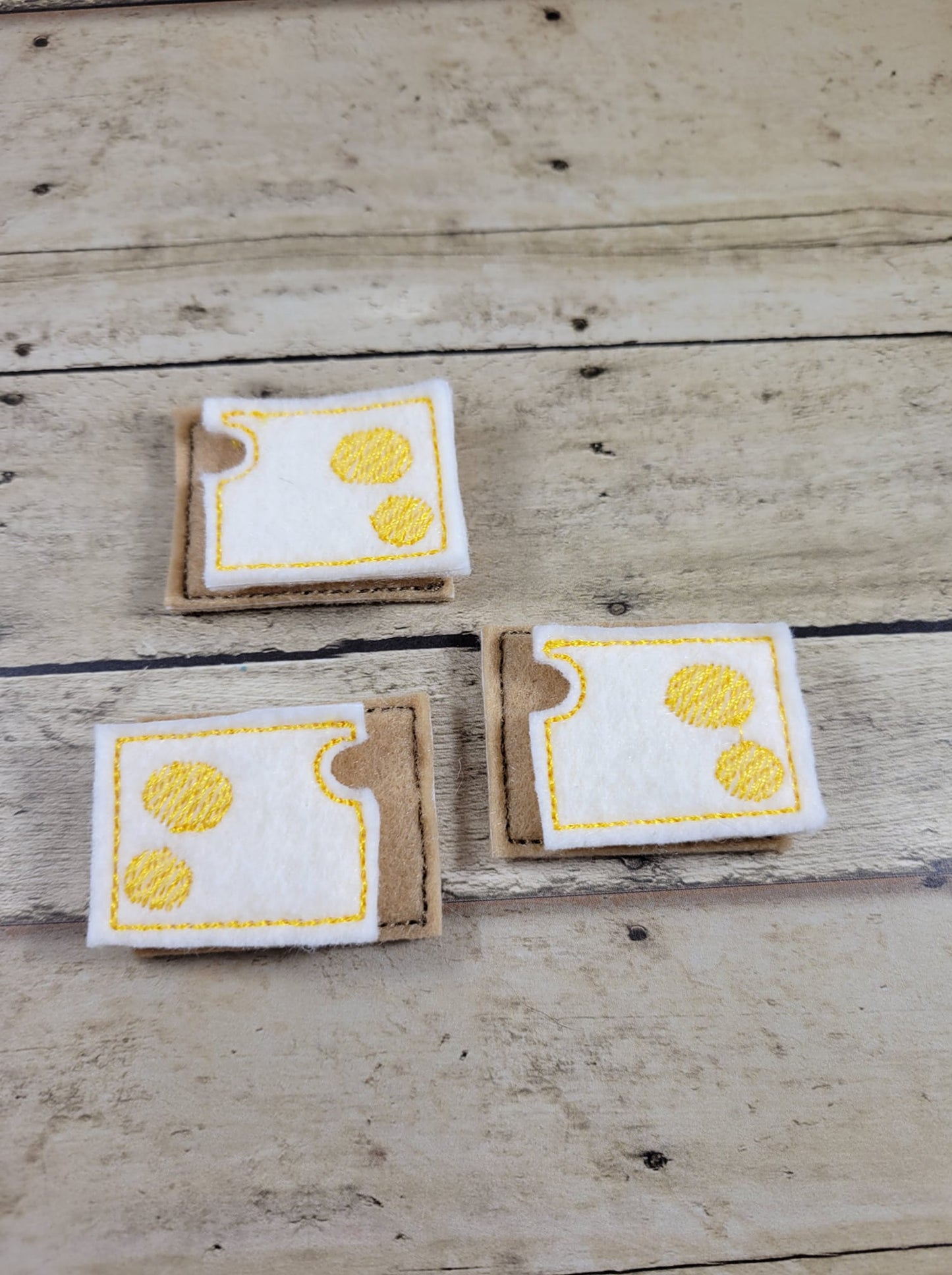 ITH Cheese and Crackers Play food