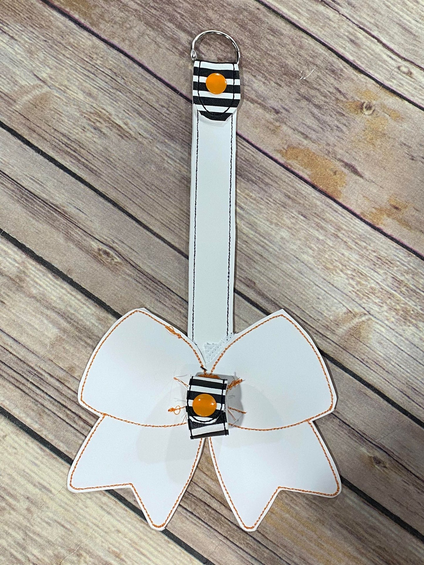 Pom Pom Bow Holder ITH