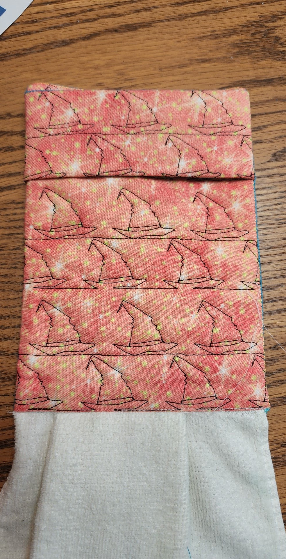 ITH Witches Hat Stipple Towel Handle Topper