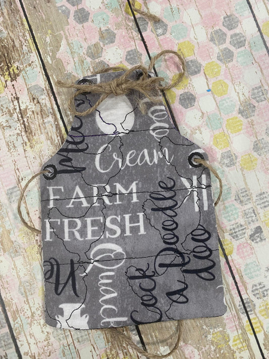 Chicken Stipple Soap Apron ITH design