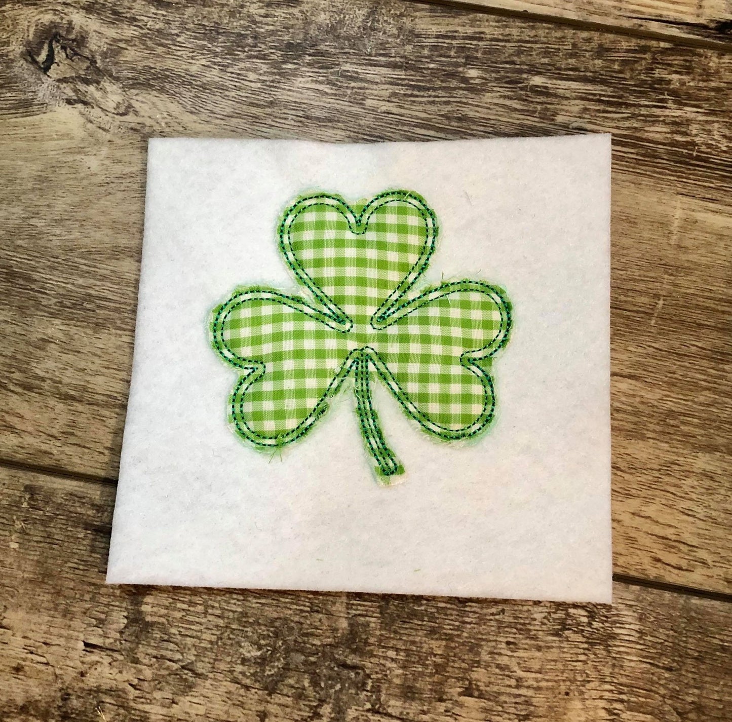 Raggy Clover  bean stitch applique