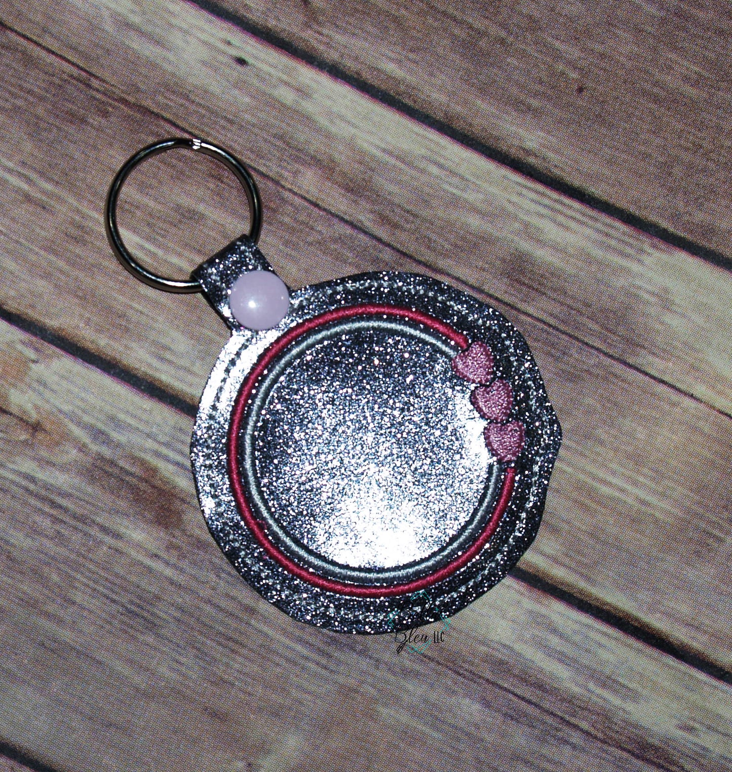 ITH Circle with Hearts Key fob